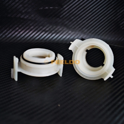 Picture of Car Bulbs Socket Adapter For BMW E46 3-Series(Type2) D2S HID Xenon Bulb Low Beam Installation